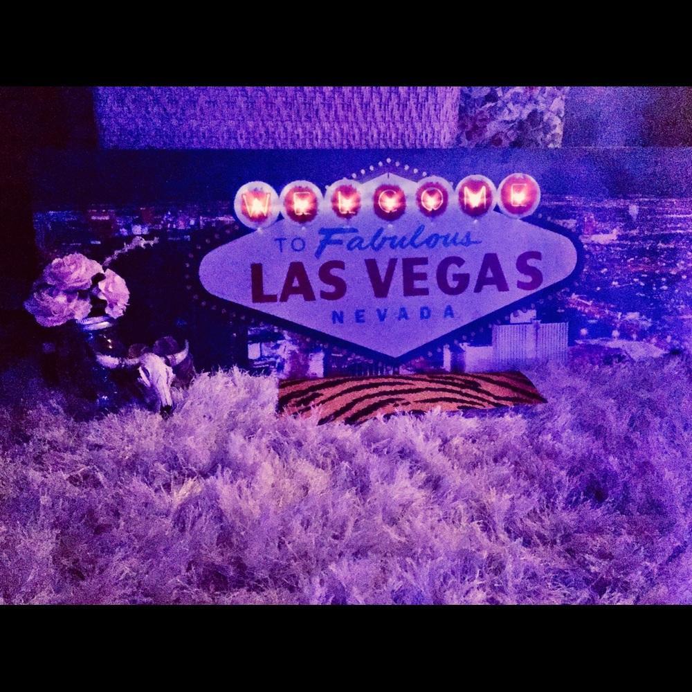 A led vintage looking sign! Come grab it!